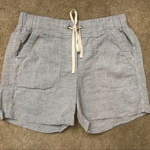🍎TALBOTS blue and white seersucker shorts sz S🍎